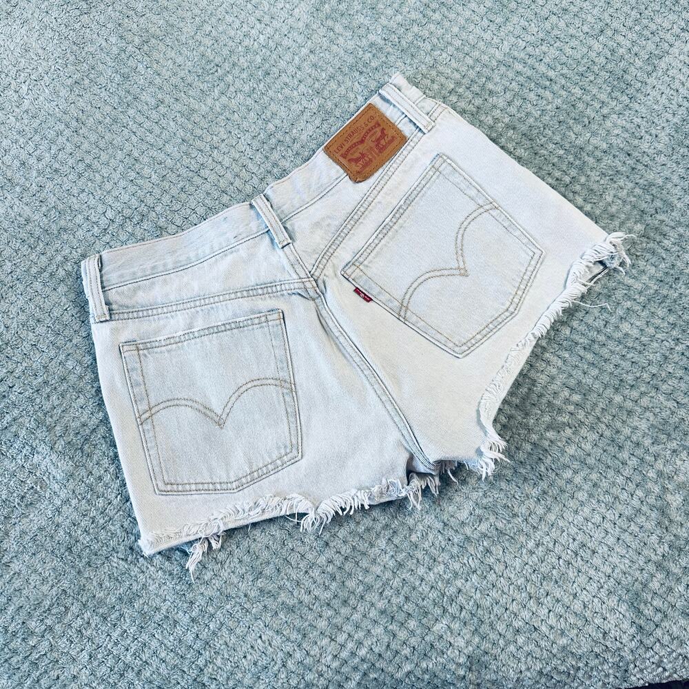 Vintage light wash levi's cutoff mid/low rise denim jean shorts wmns 29 mini
